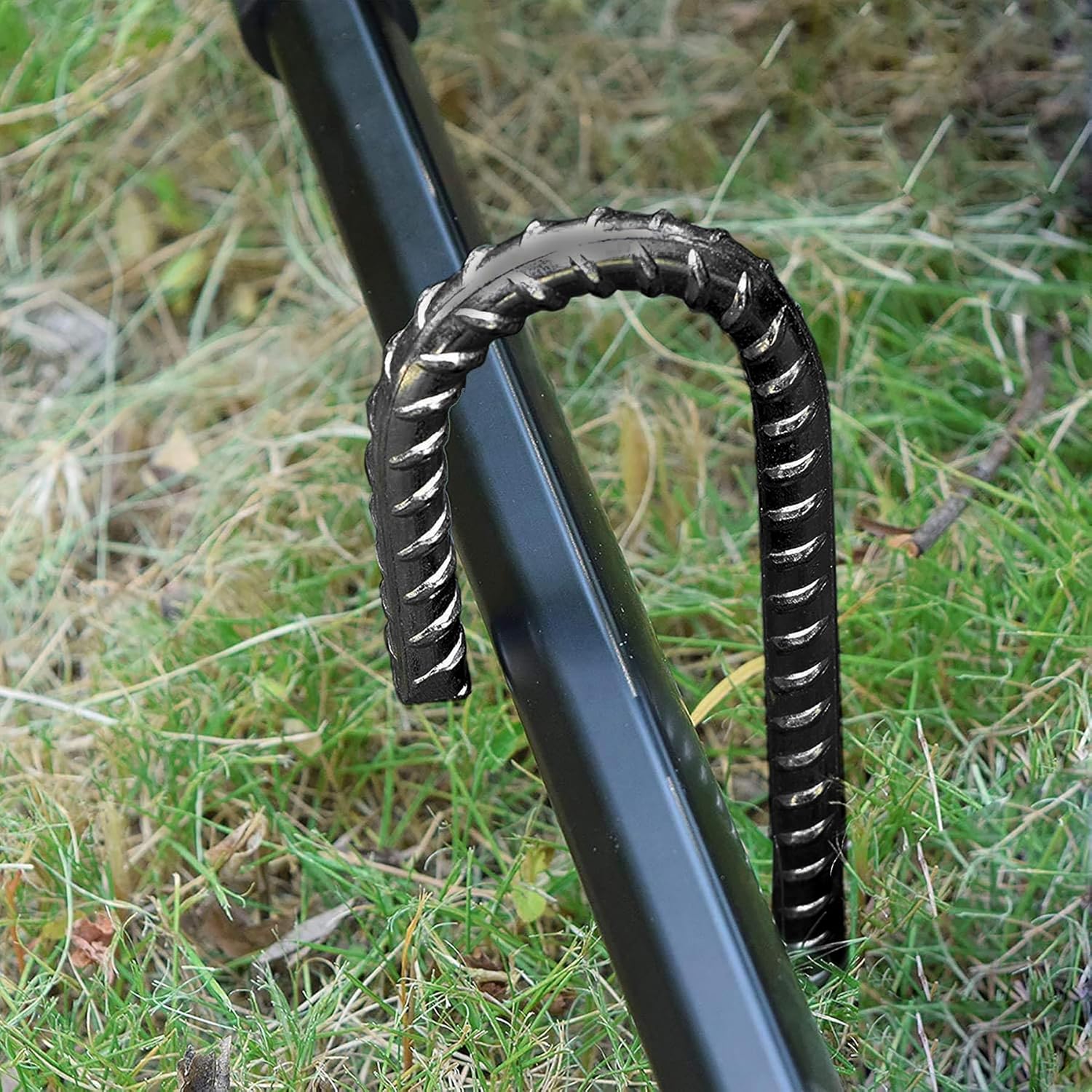 OK5STAR Rebar Stakes 16 inch, Heavy Duty J Hook Ground Stakes, 5/16 inch Curved Steel Tent Stakes Anti Rust Ground Anchors for Chain Link Wire Fencing, Pack of 40, Black